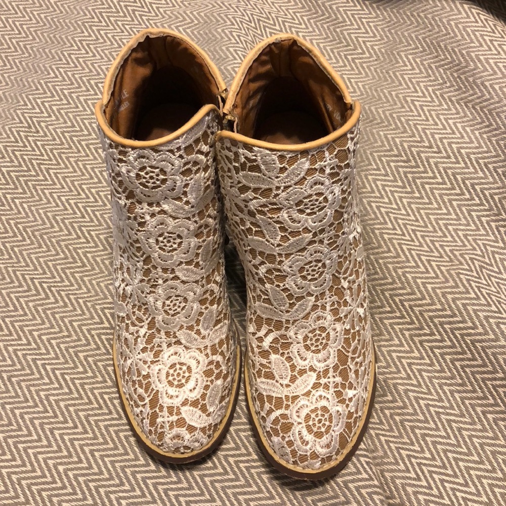 Very Volatile white lace booties, 7